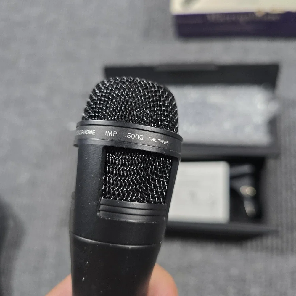 RadioShack Dynamic Microphone 33-3002 Unidirectional XLR Vocalist Announcer Case